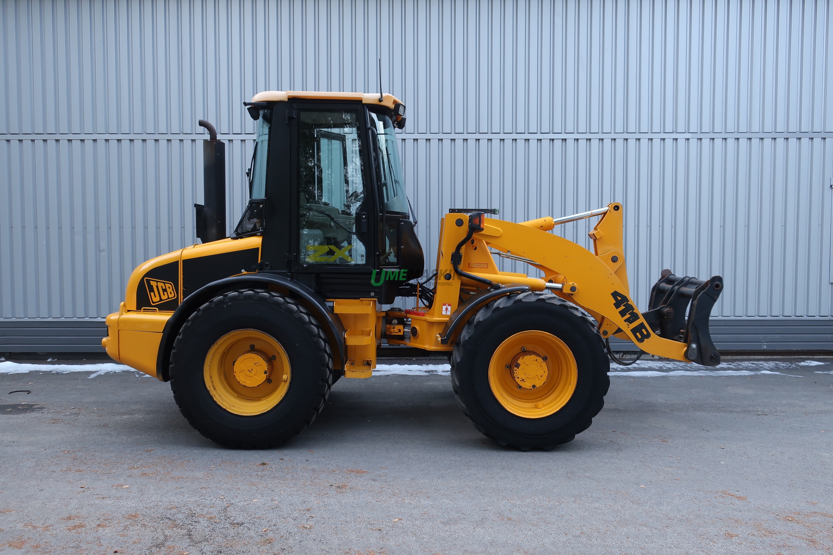 JCB 411B ZX -01