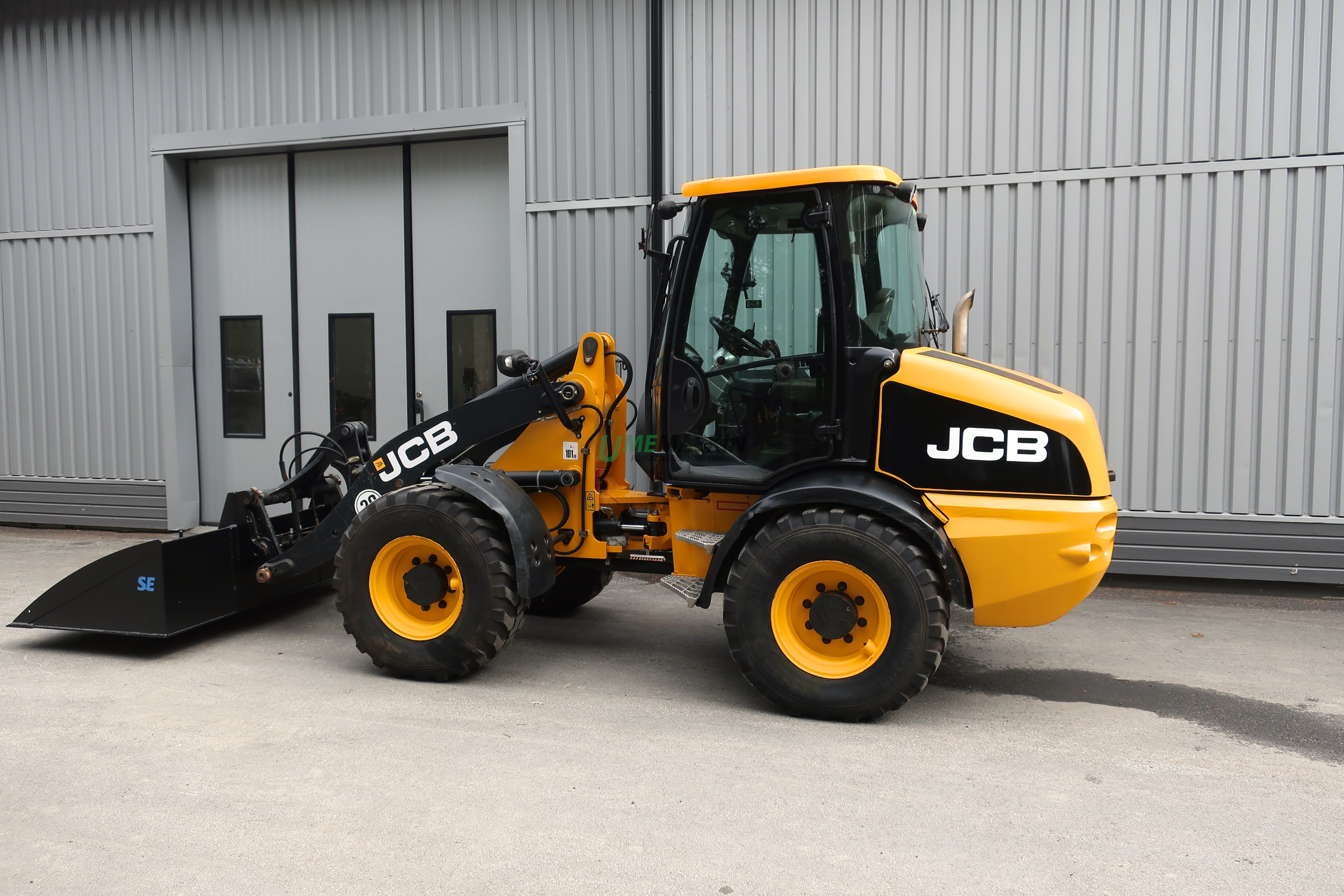 JCB 409 -13