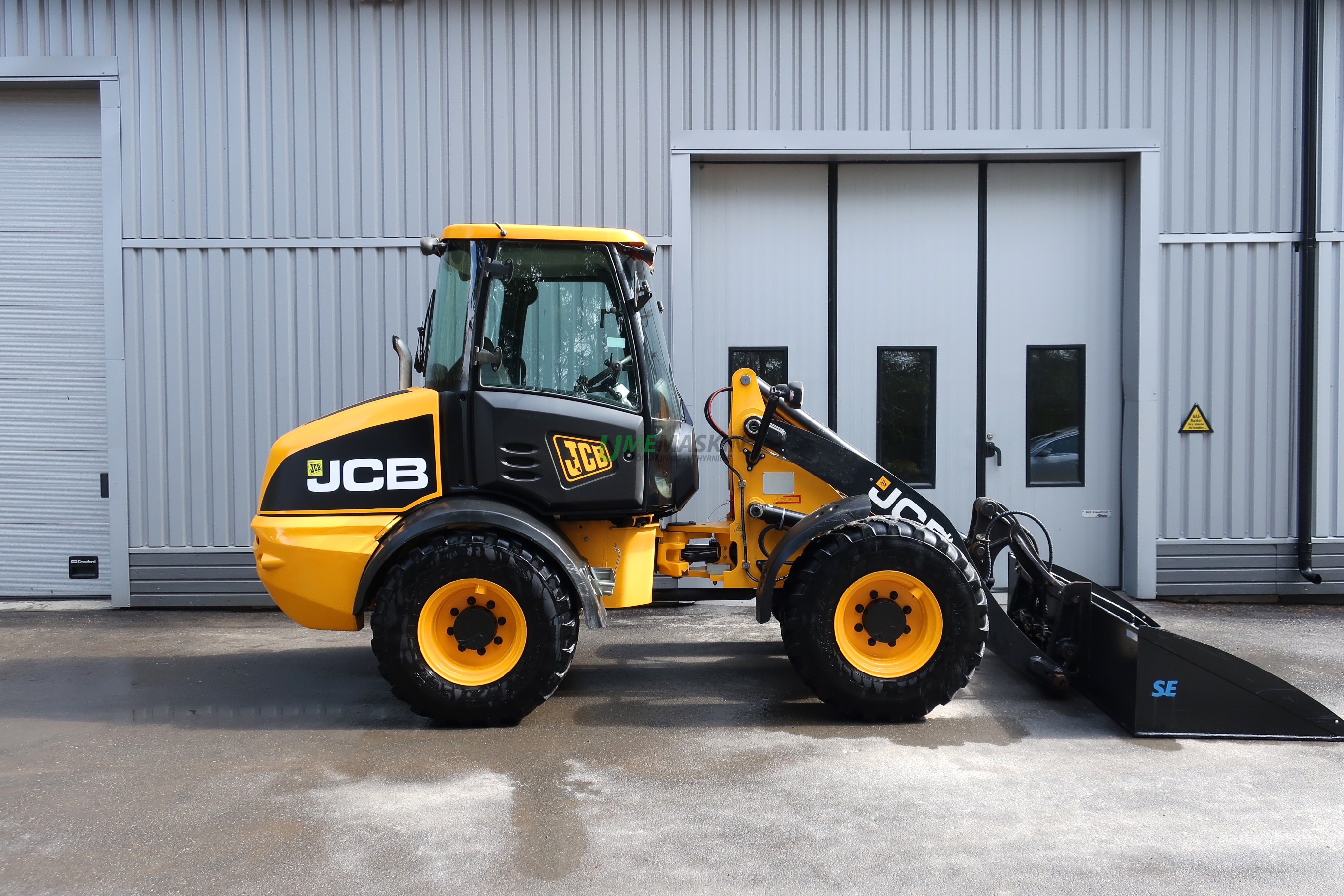 JCB 409 -11
