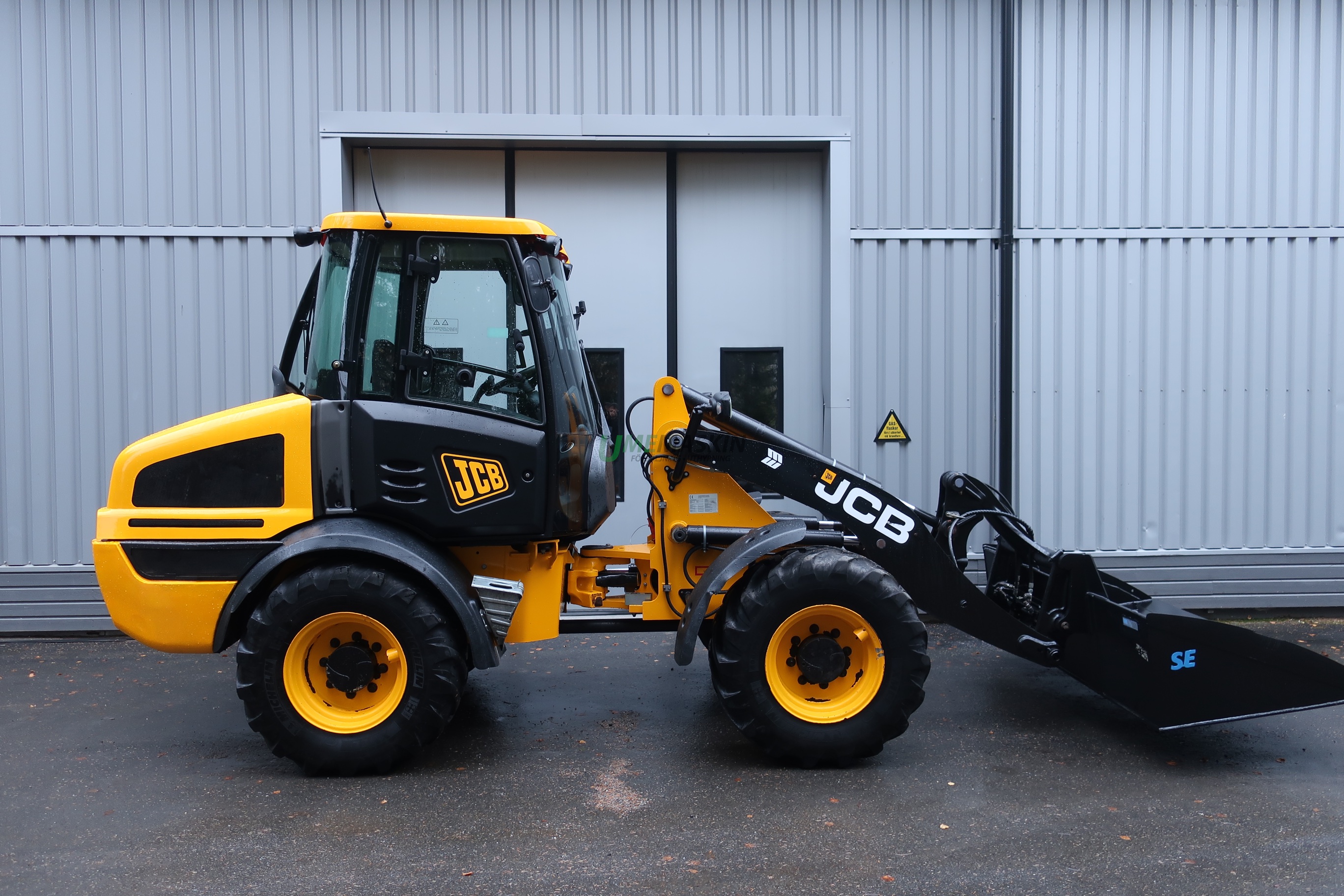 JCB 409 -15