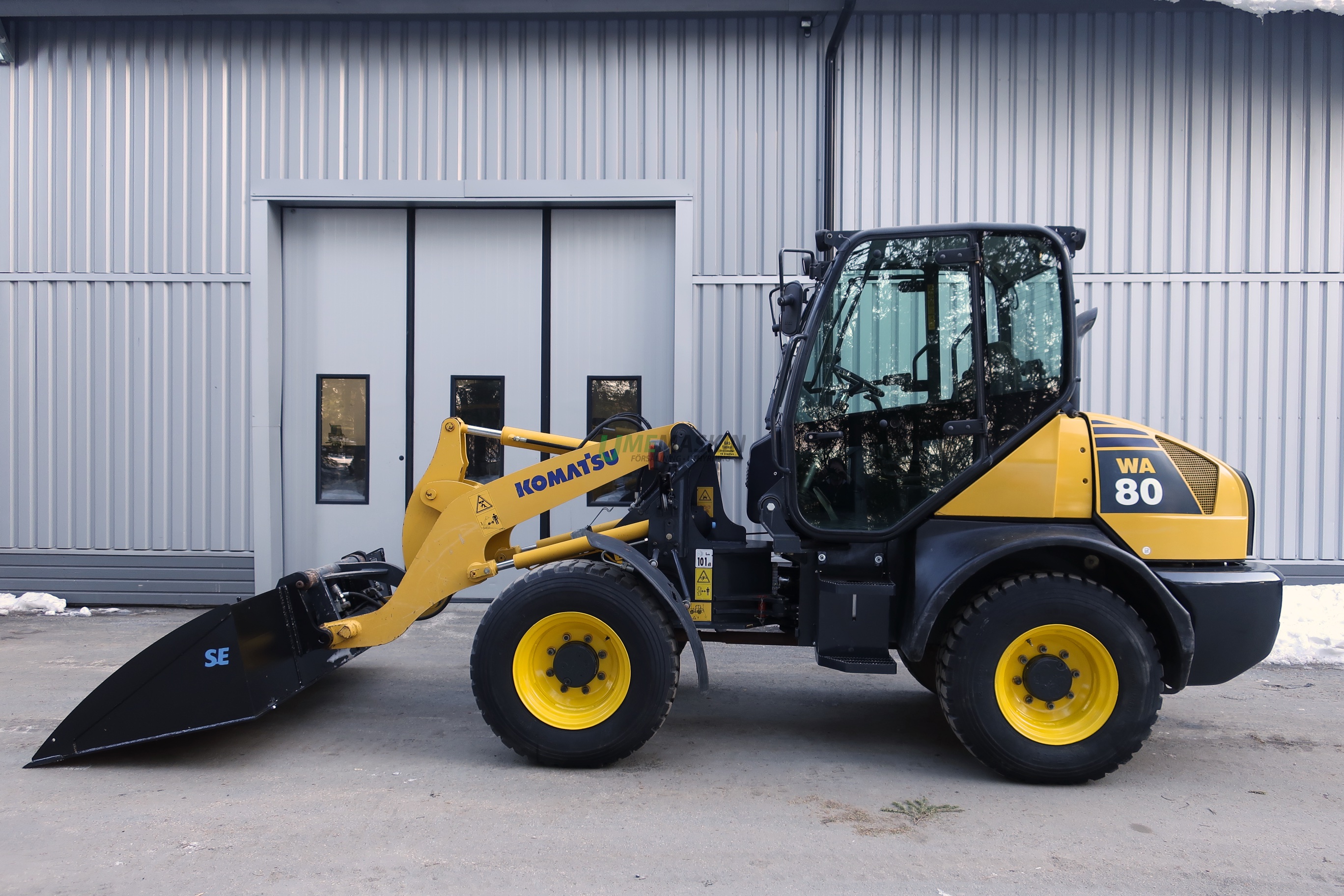 Komatsu WA80 -08