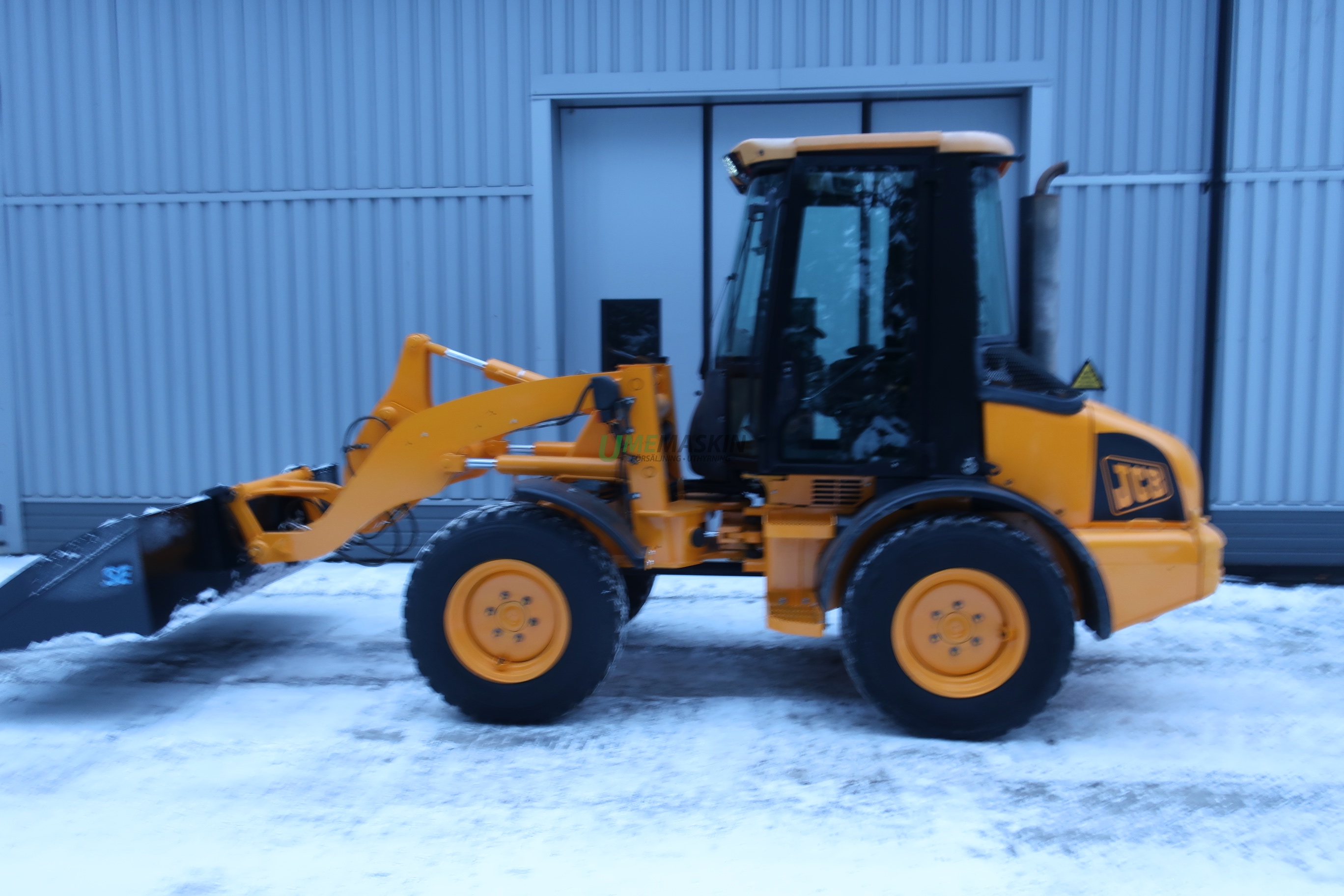 JCB 408 -04