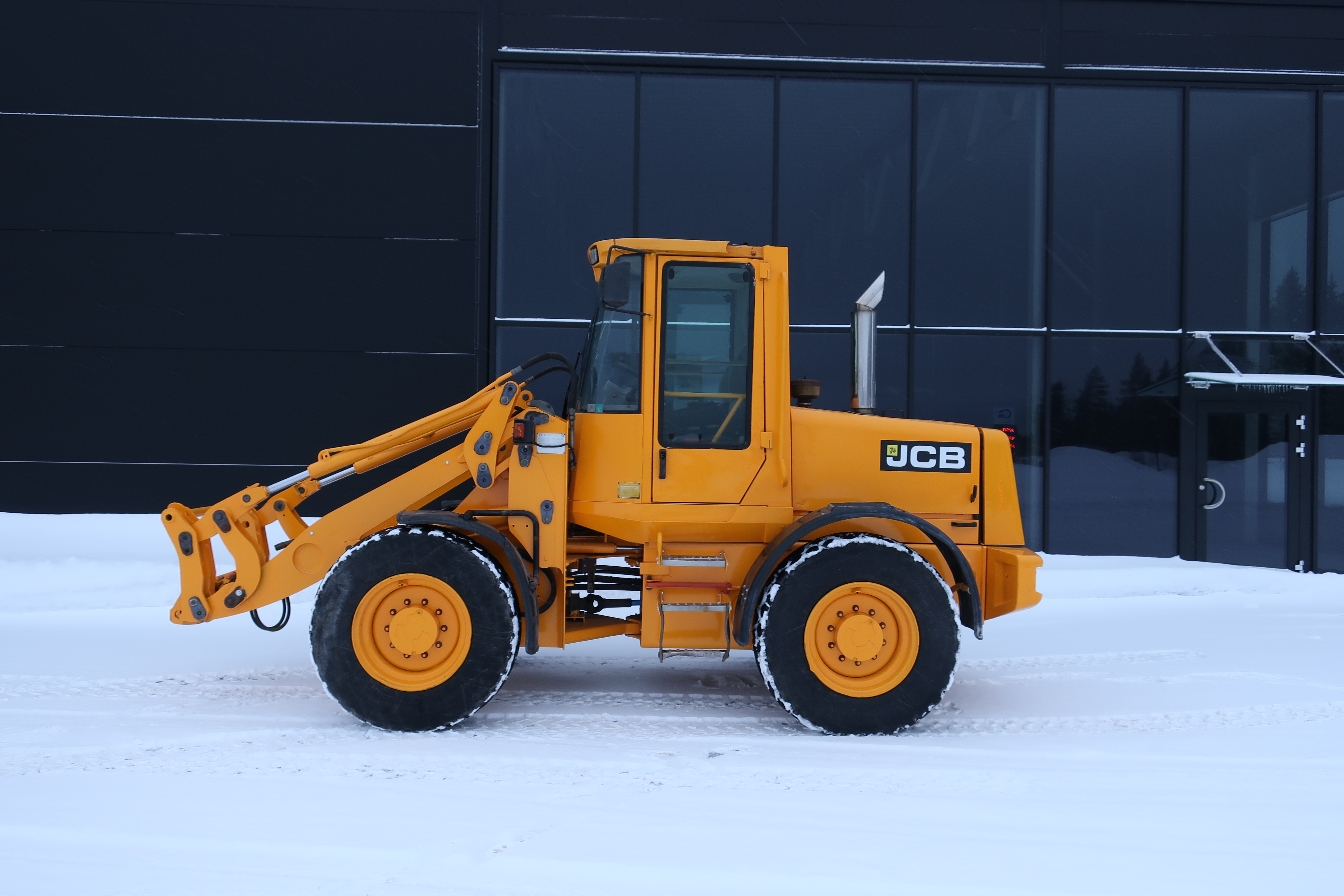 JCB 411 -00