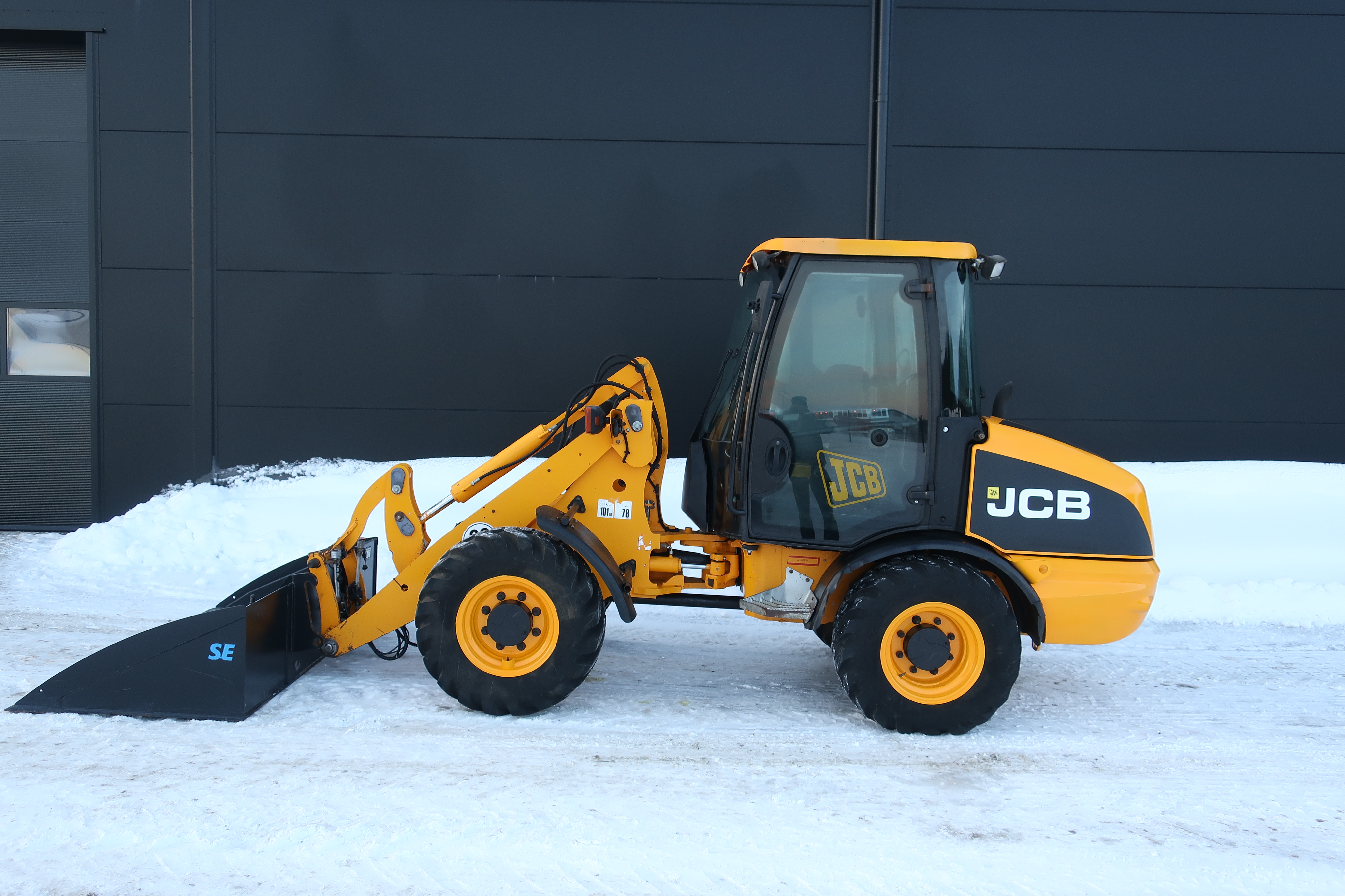 JCB 406 -06