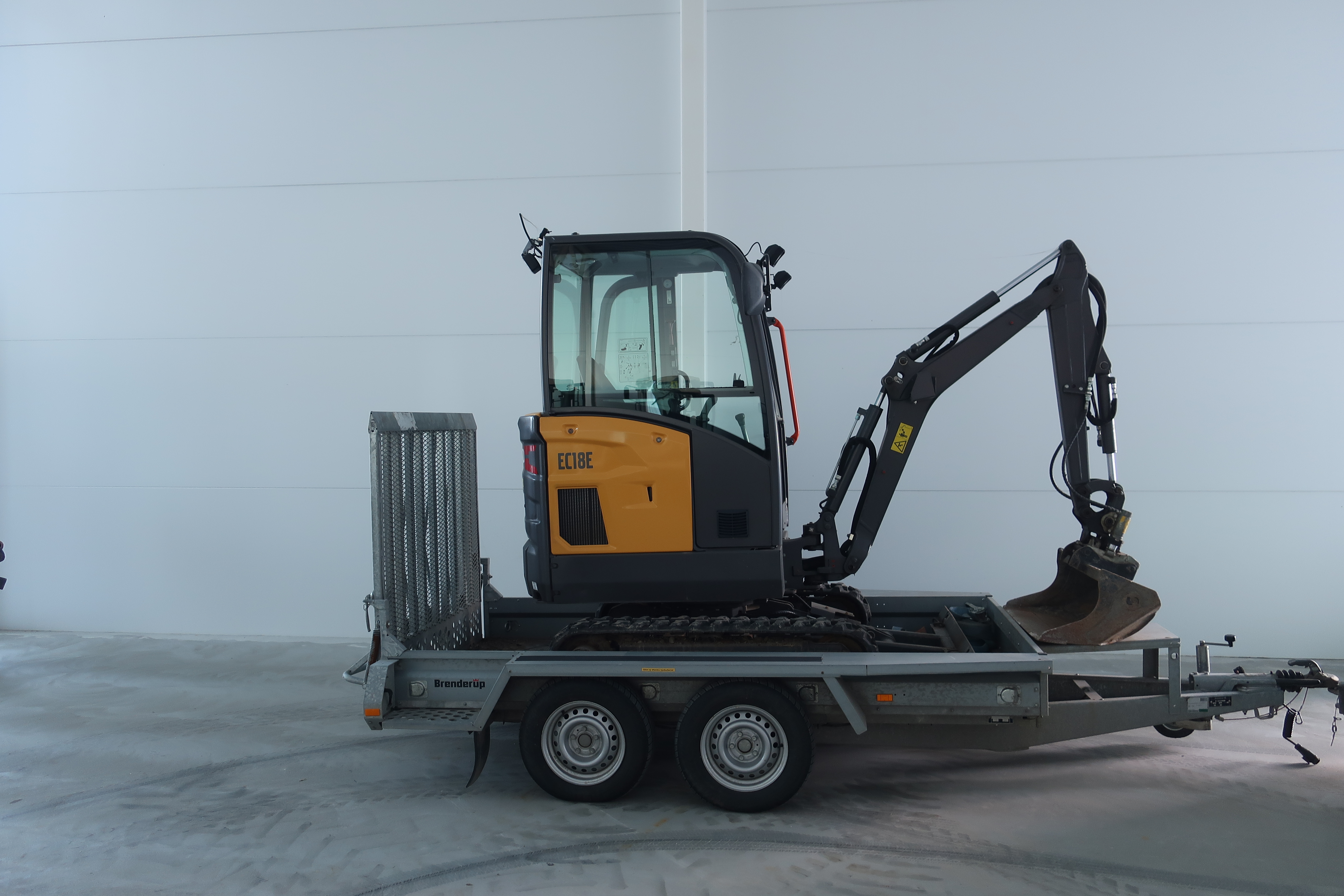 Volvo EC18E med släpvagn -19