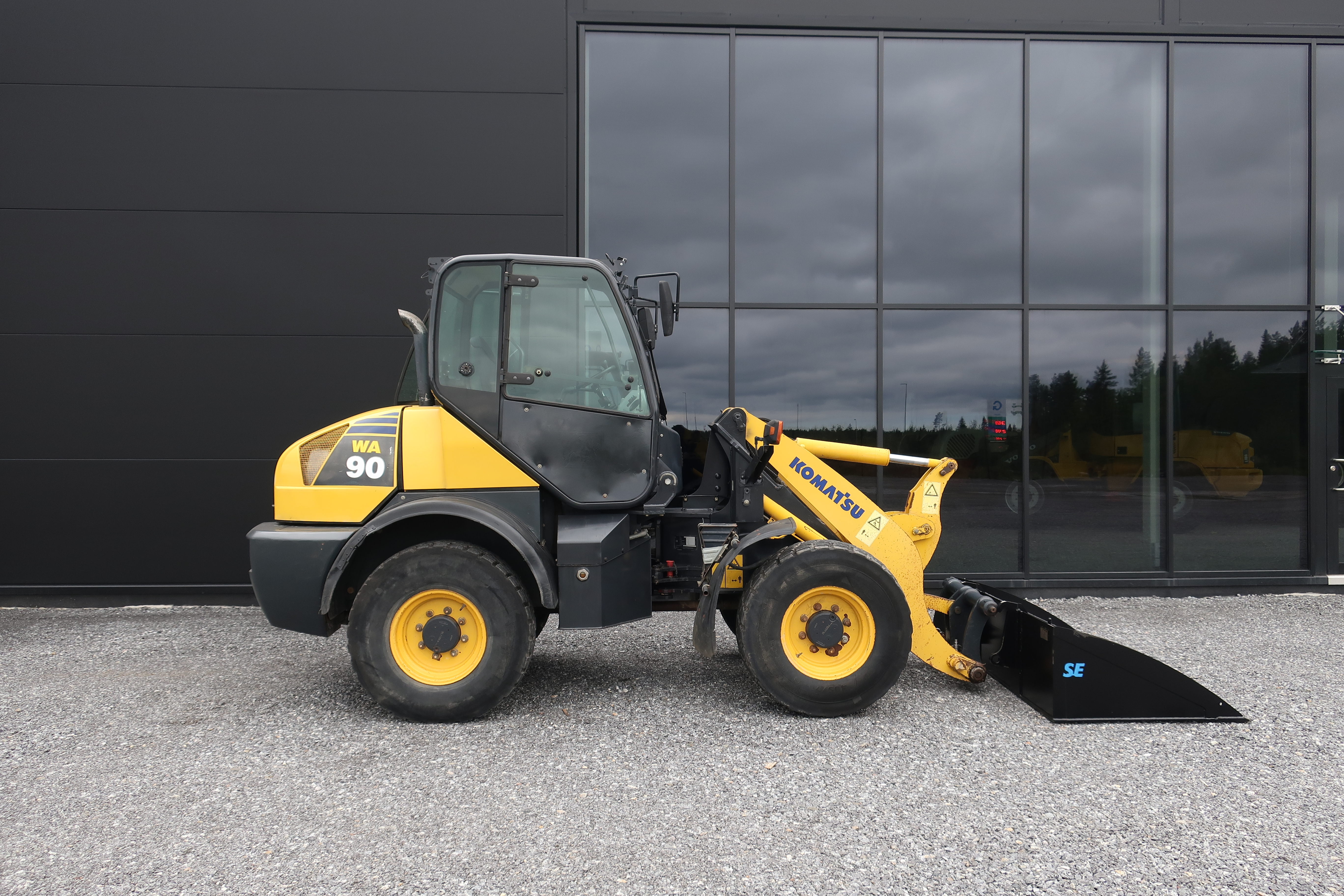 Komatsu WA90 -08
