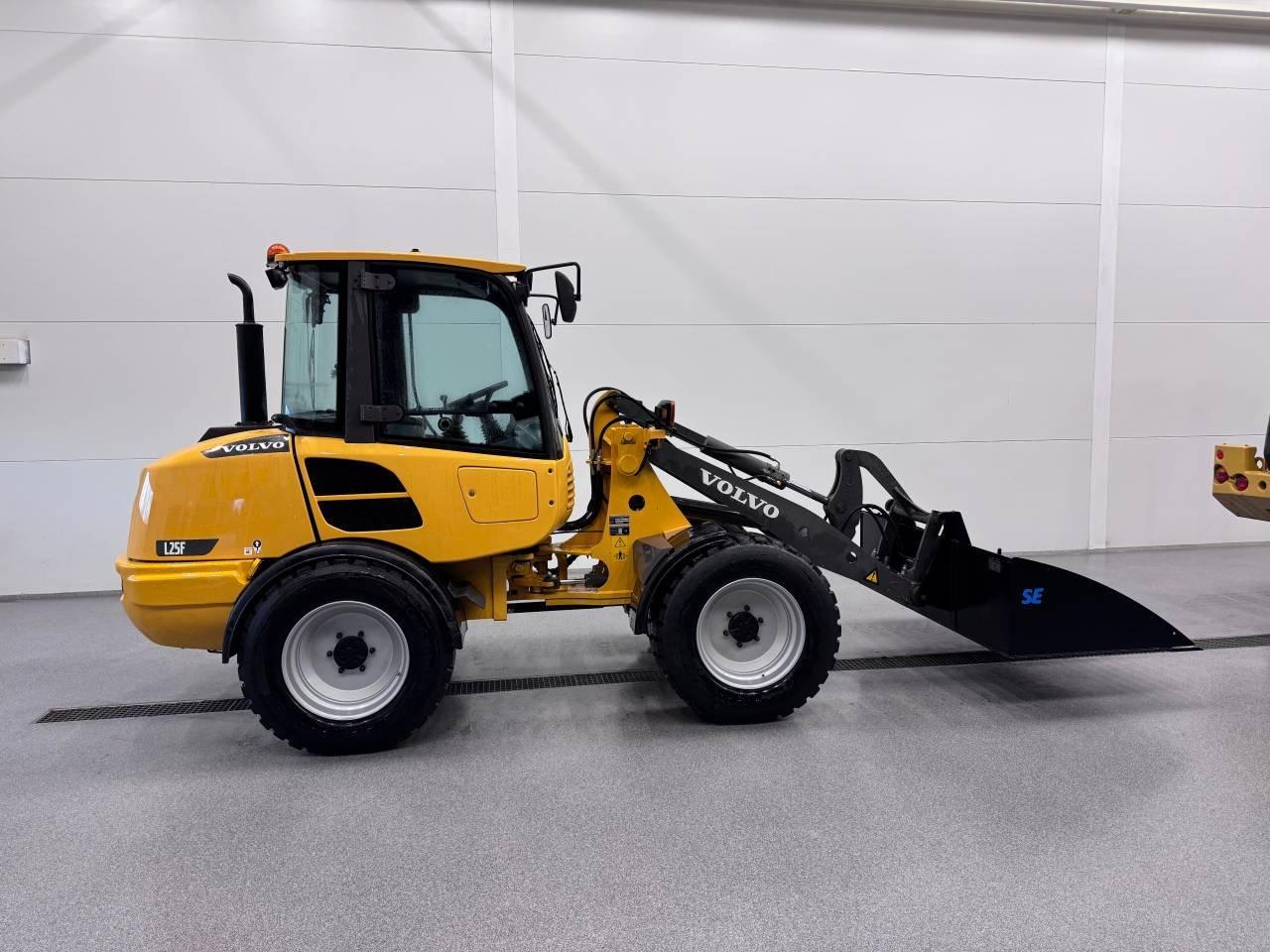 Volvo L25F Med nya snödäck