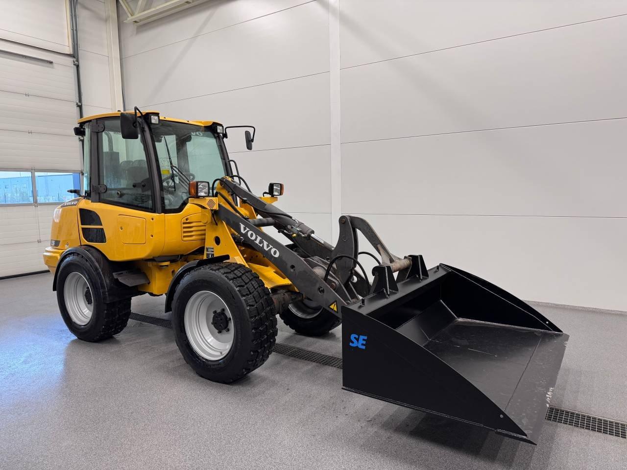 Bild på Volvo L25F Med nya snödäck