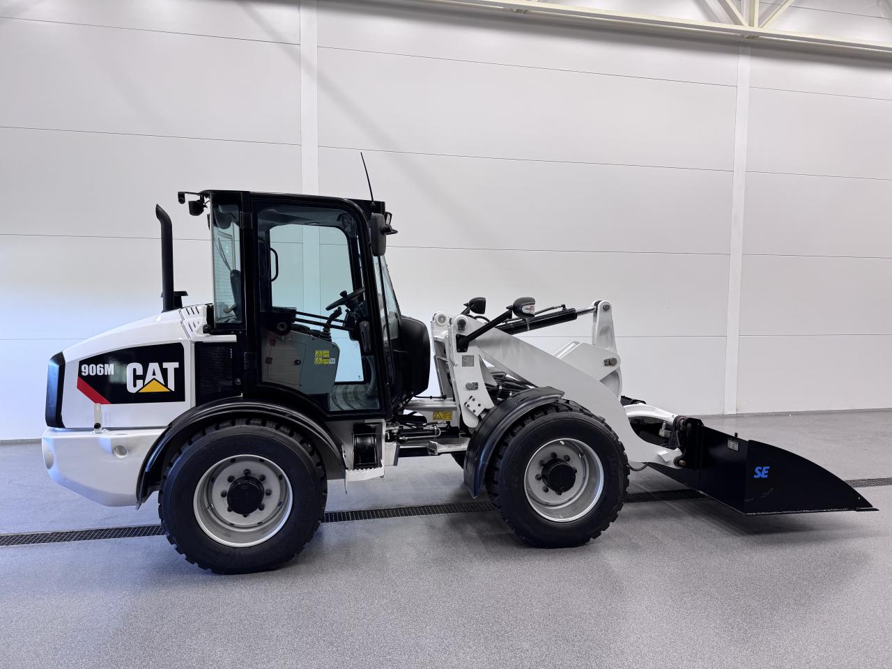 Cat 906M med nya redskap