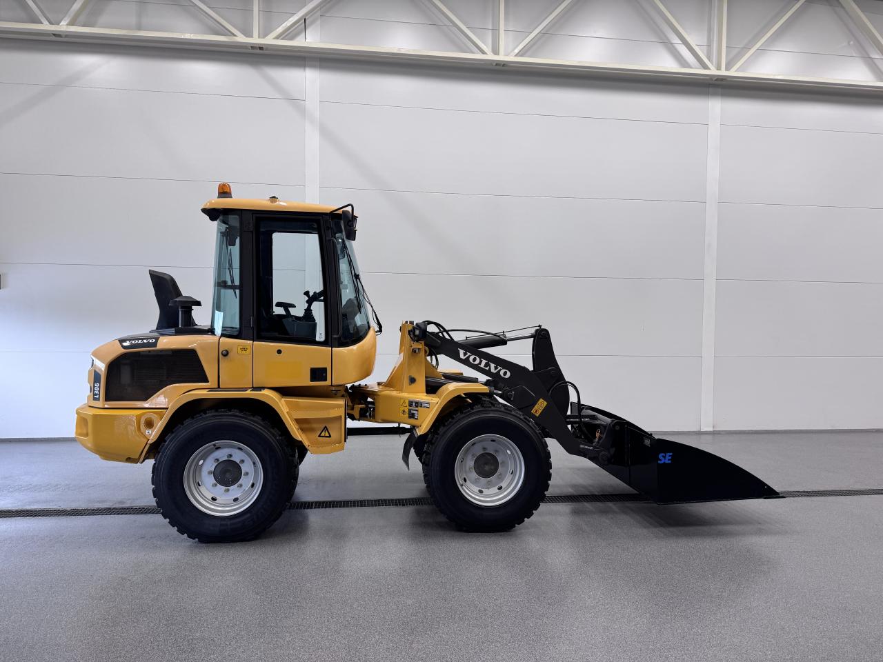 Volvo L30G med nya snödäck