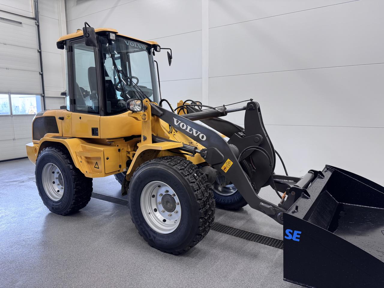Bild på Volvo L30G med nya snödäck
