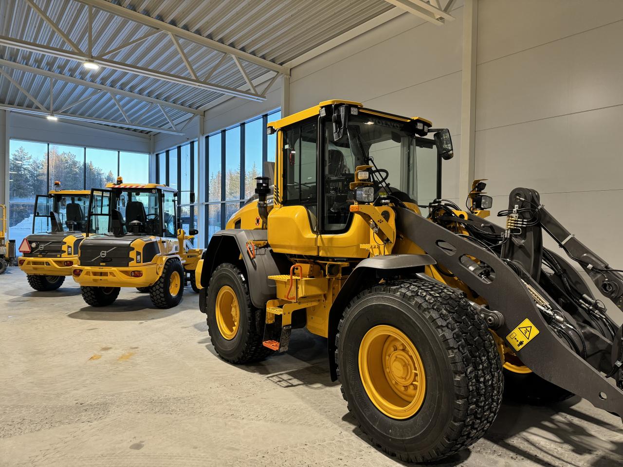 Bild på Över ett 50-tal fina lastmaskiner i lager upp till 10 ton