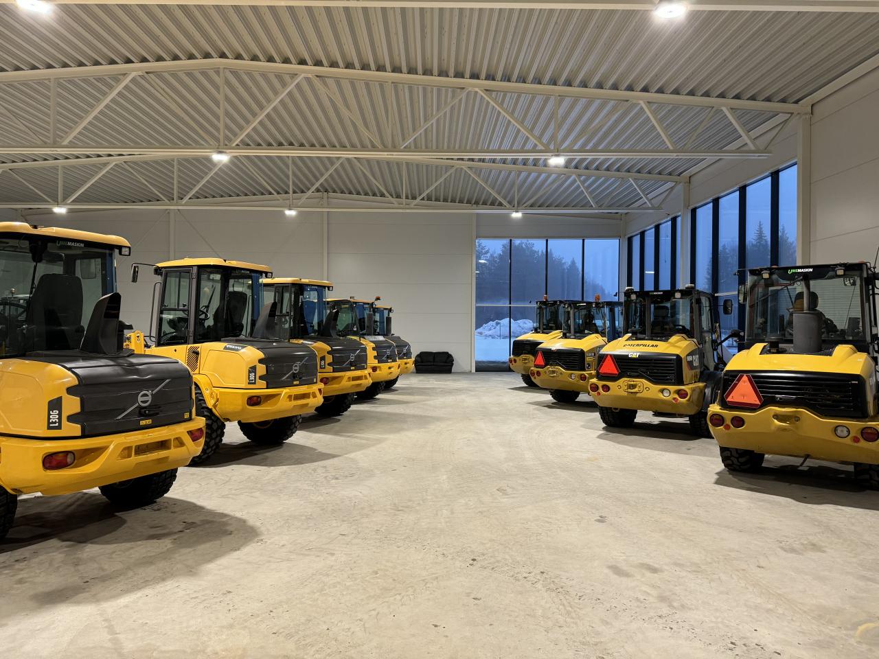 Bild på Över ett 50-tal fina lastmaskiner i lager upp till 10 ton