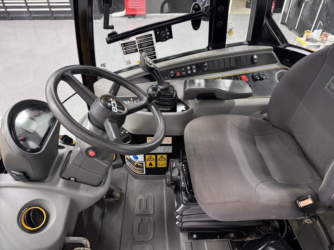 Bild på JCB 409 Med ny planerskopa