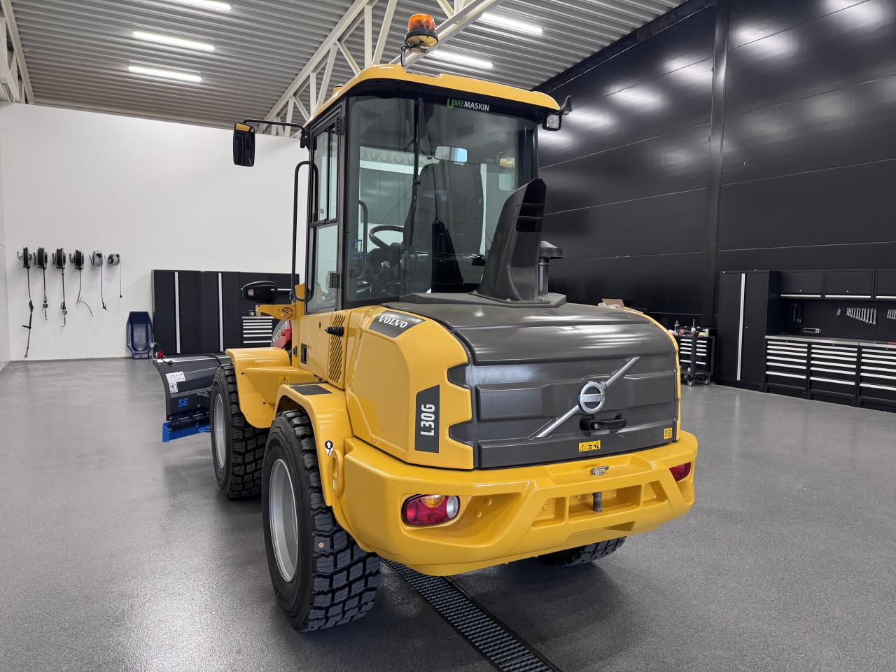 Bild på Volvo L30G Med vikplog