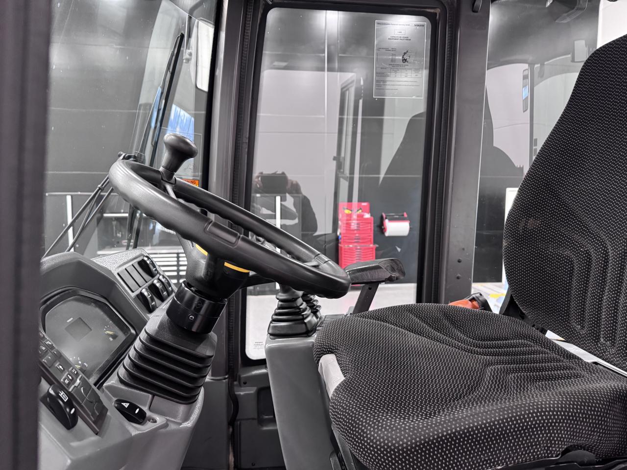 Bild på Volvo L30G Med vikplog