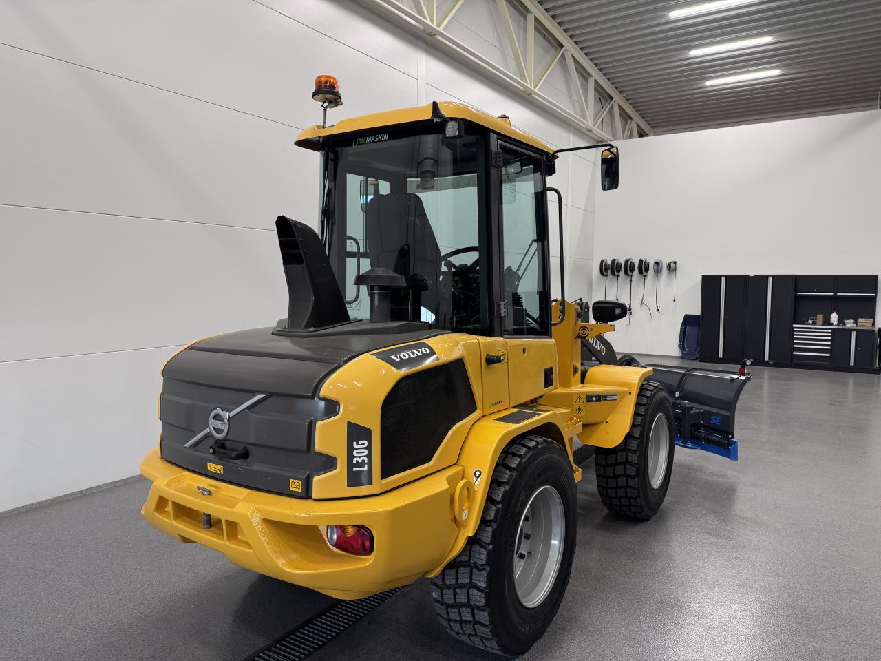 Bild på Volvo L30G Med vikplog