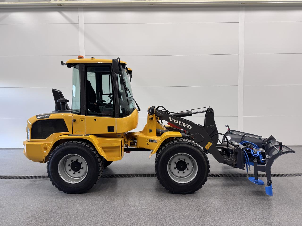 Volvo L30G Med vikplog