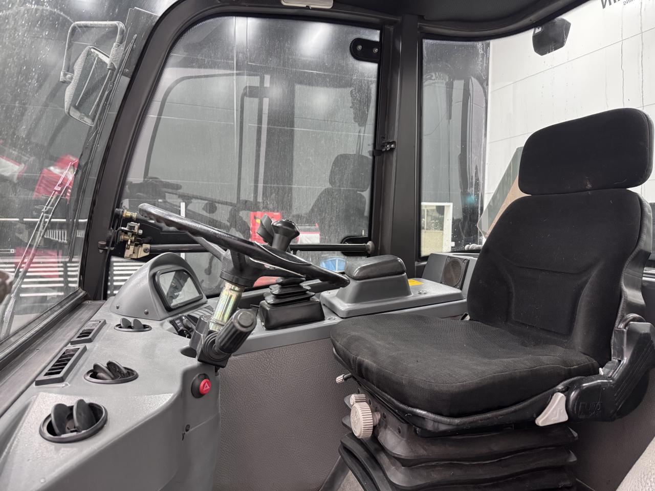 Bild på Volvo L20B med redskap