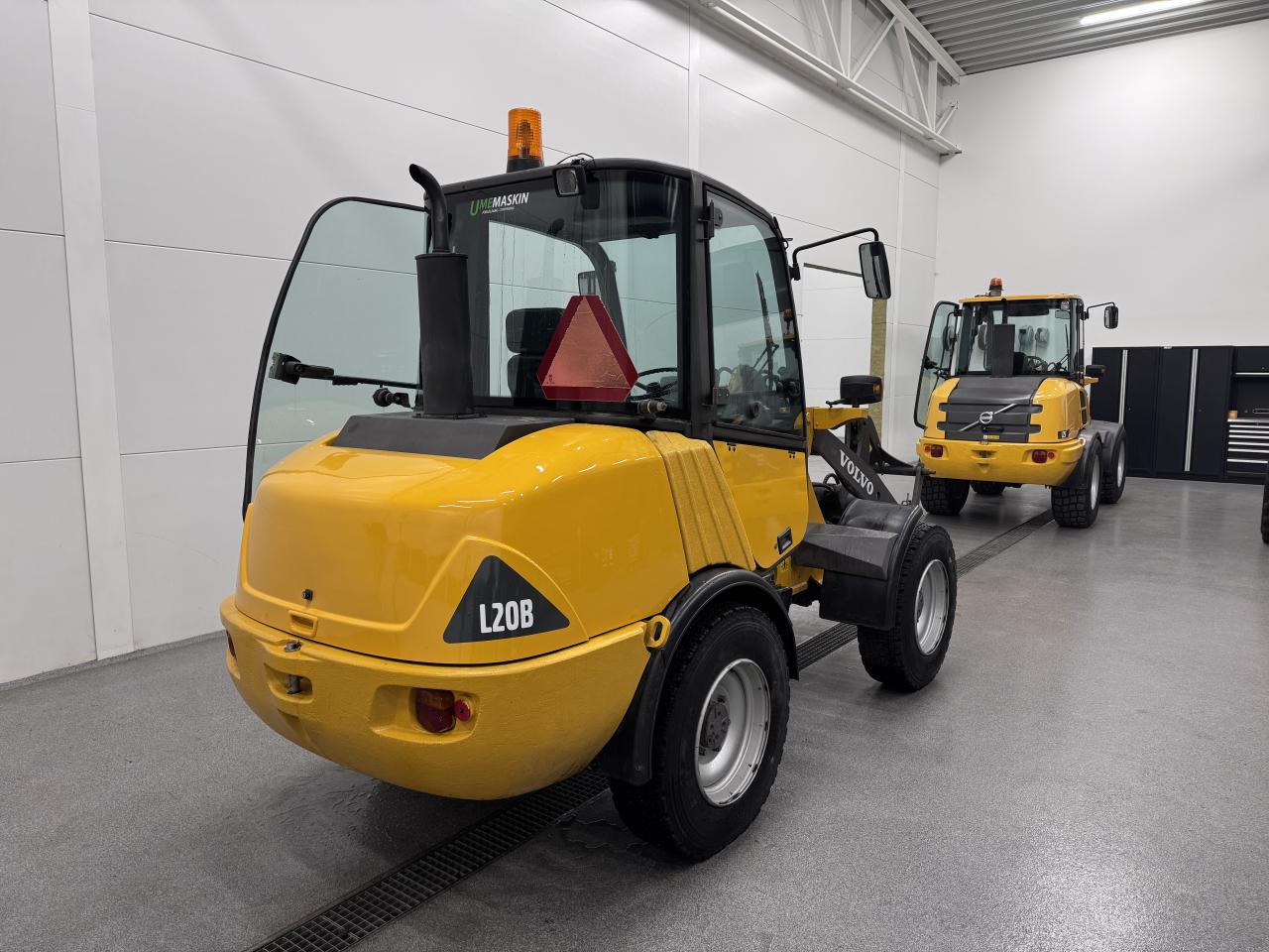 Bild på Volvo L20B med redskap