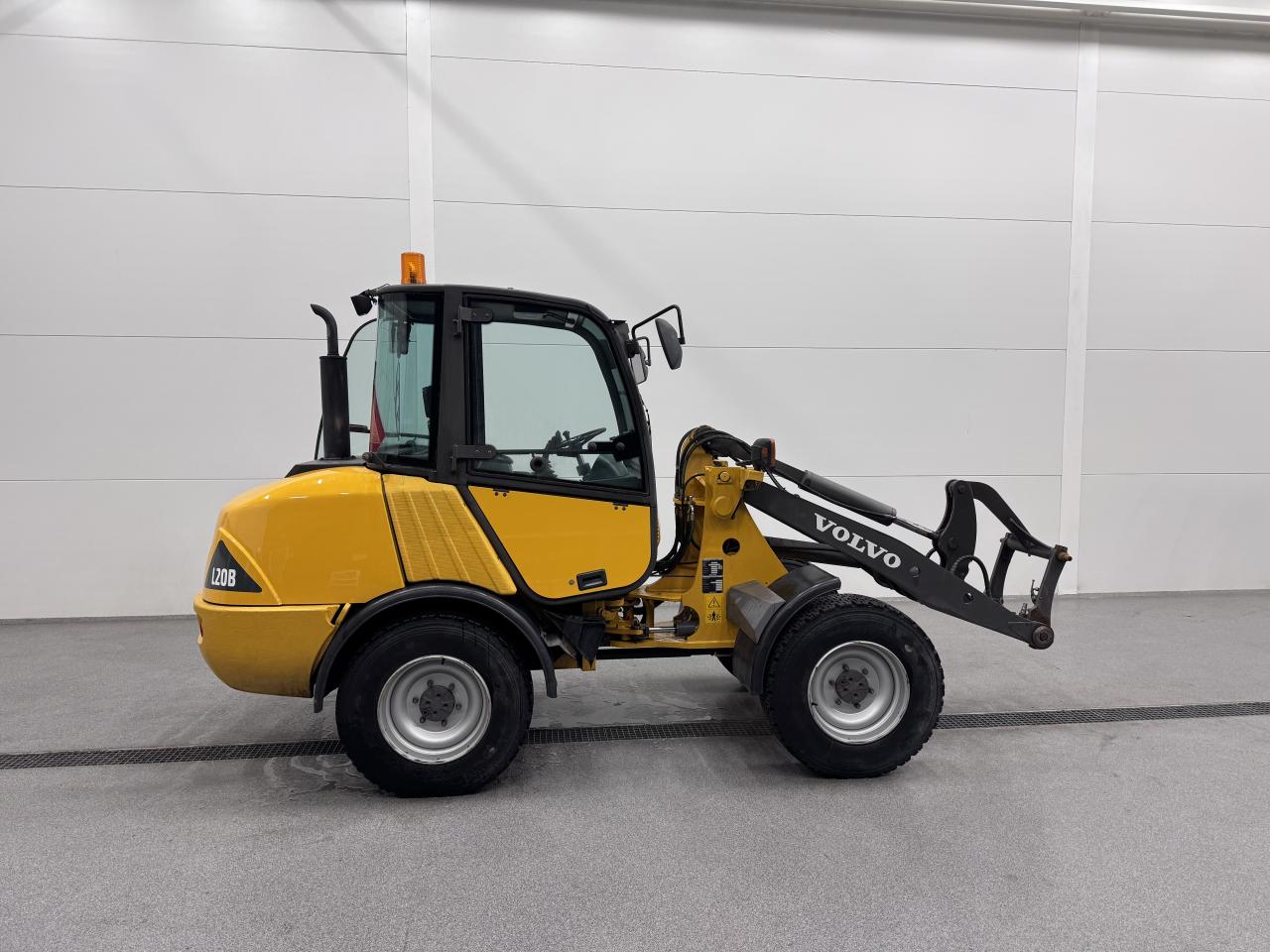 Volvo L20B med redskap