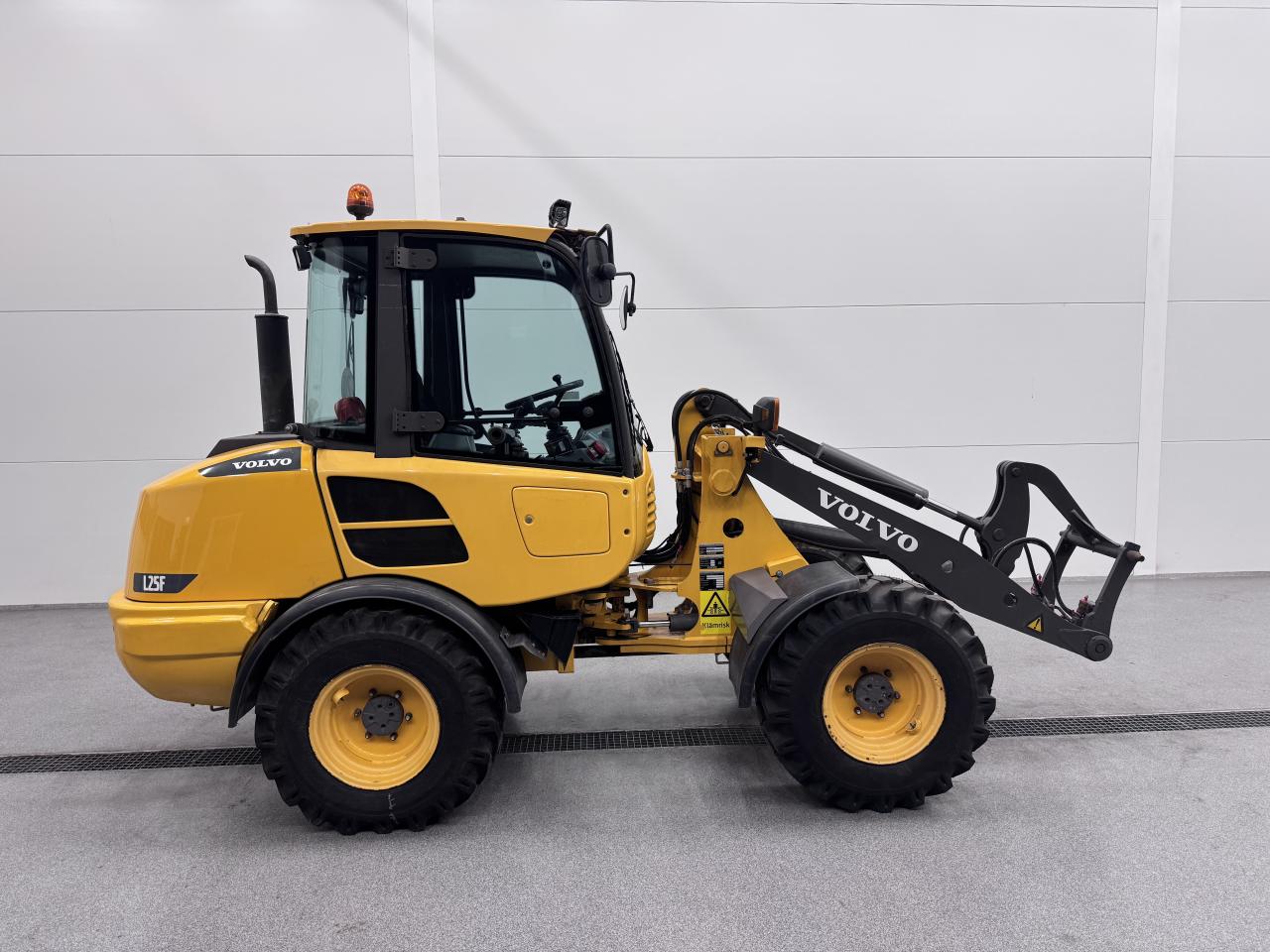 Volvo L25F Med redskap
