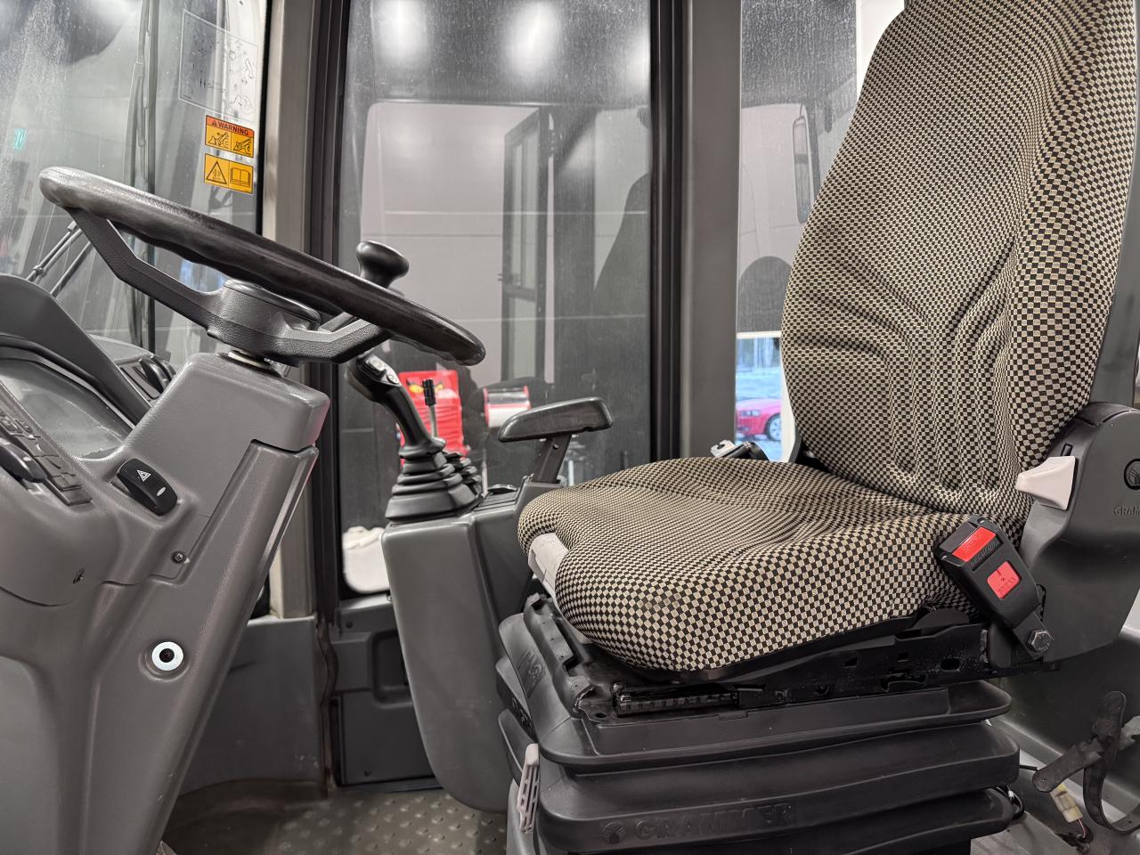 Bild på Volvo L30G. med nya snödäck