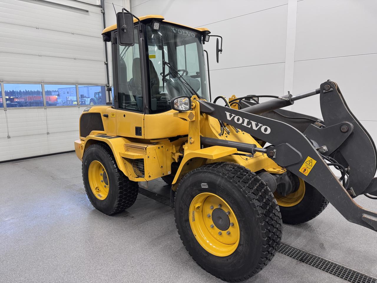 Bild på Volvo L30G. med nya snödäck