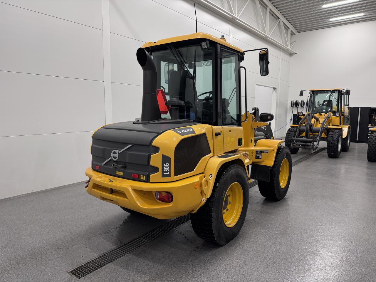 Bild på Volvo L30G. med nya snödäck