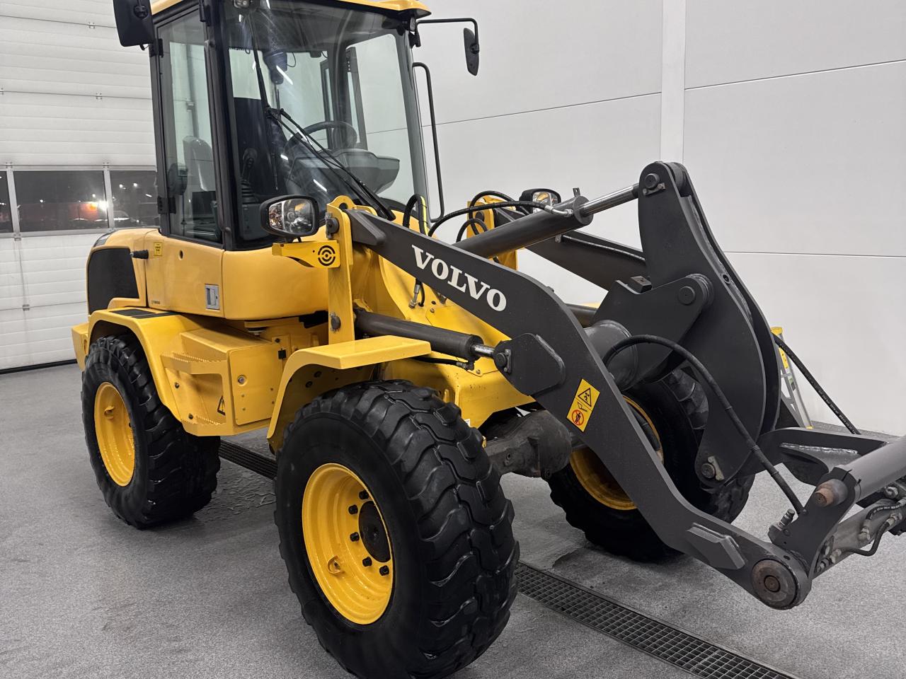 Bild på Volvo L30G med redskap