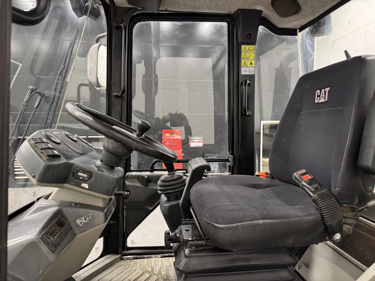 Bild på Cat 906 med redskap