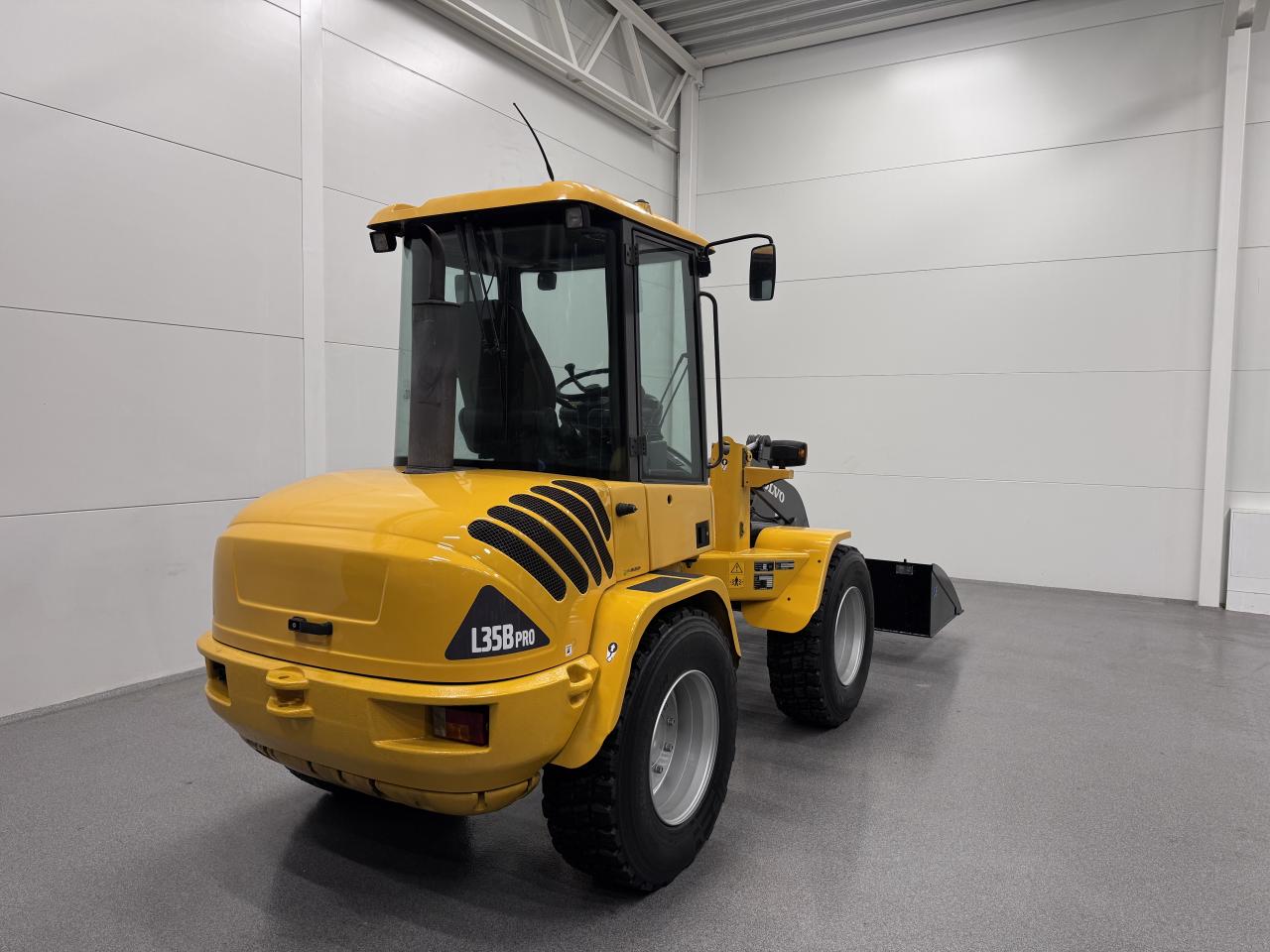 Bild på Volvo L35B Pro med nya snödäck