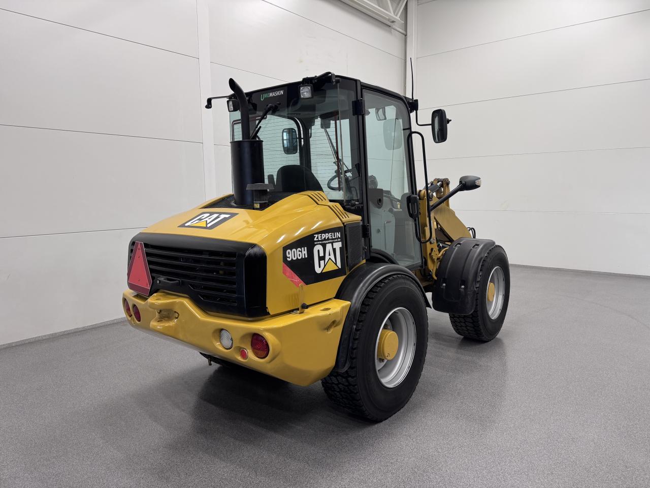 Bild på Cat 906H Med redskap