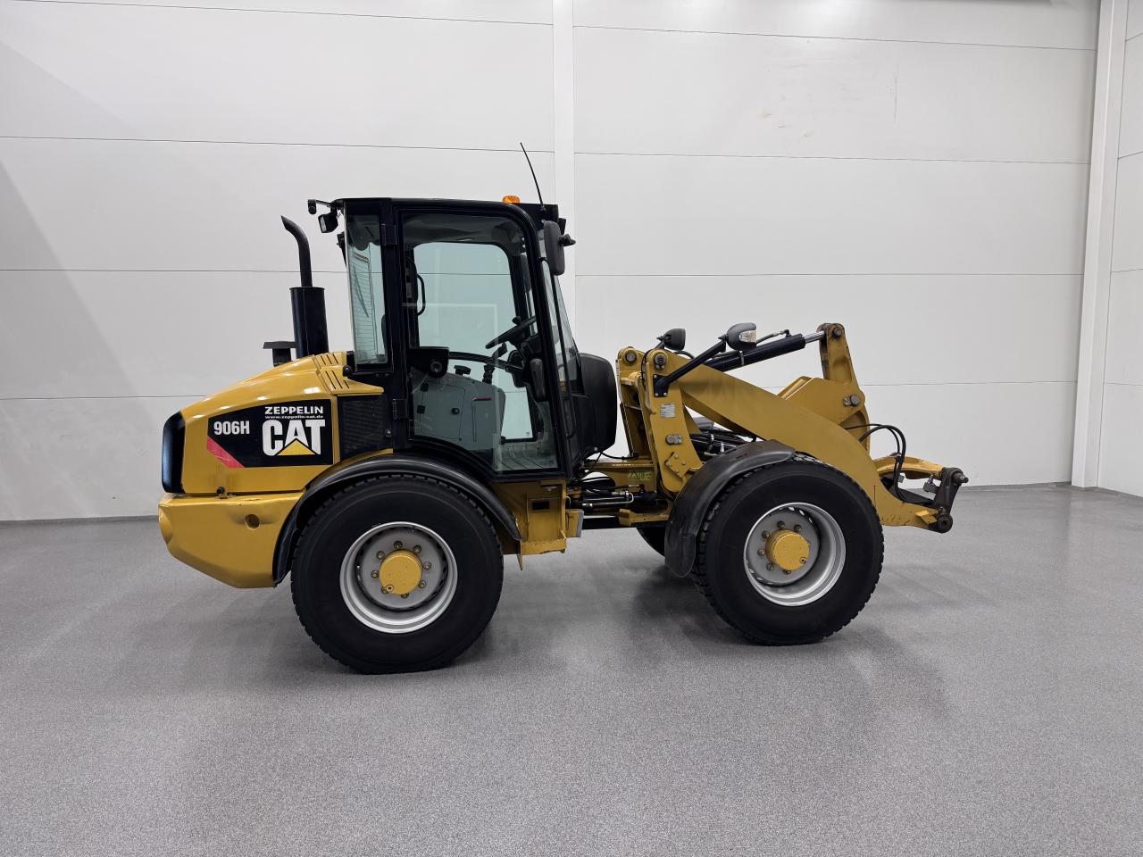 Cat 906H Med redskap