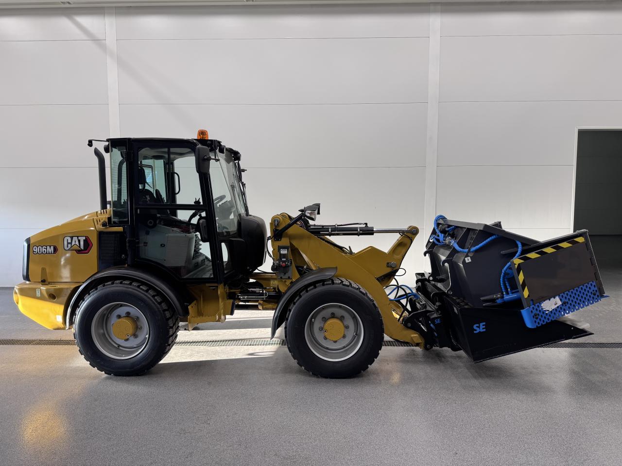 Cat 906M Med nya redskap