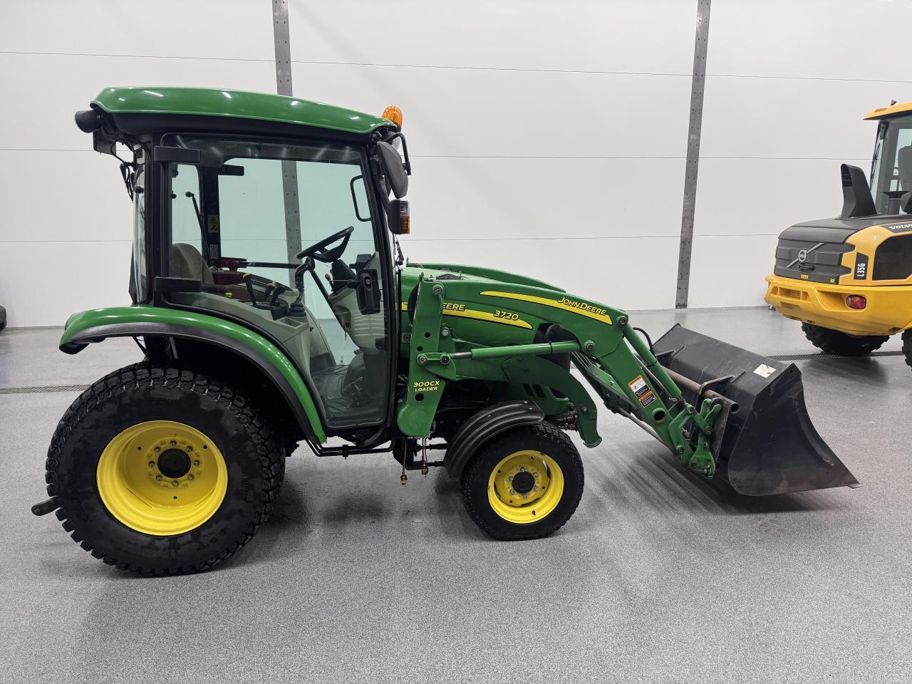 John Deere 3720