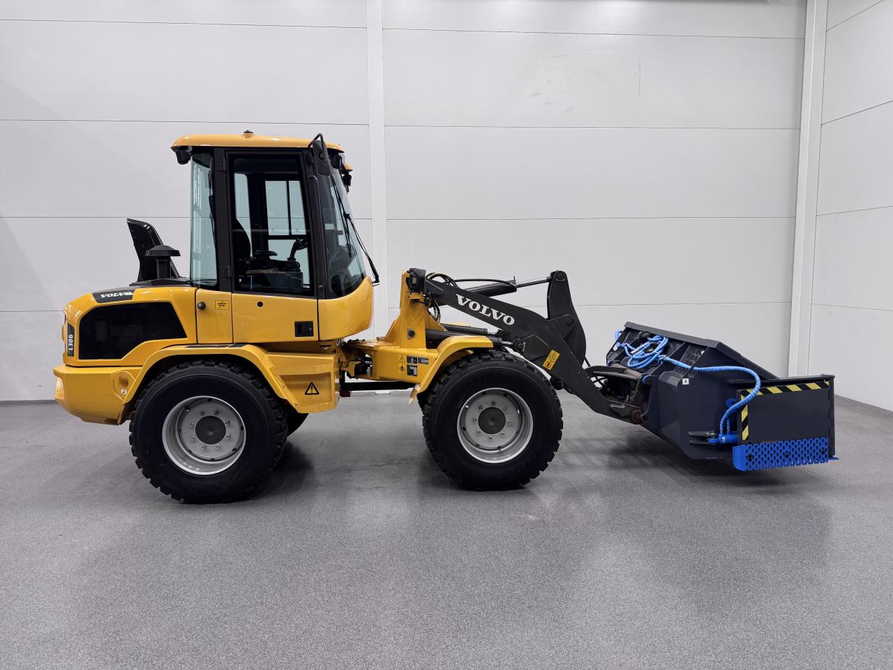 Volvo L30GS med nya snödäck
