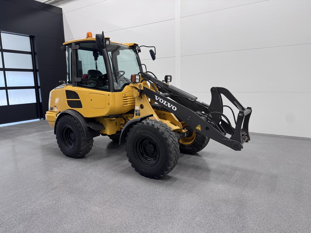 Bild på Volvo L25F med redskap