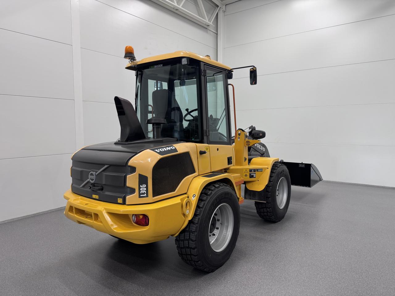 Bild på Volvo L30G med nya snödäck