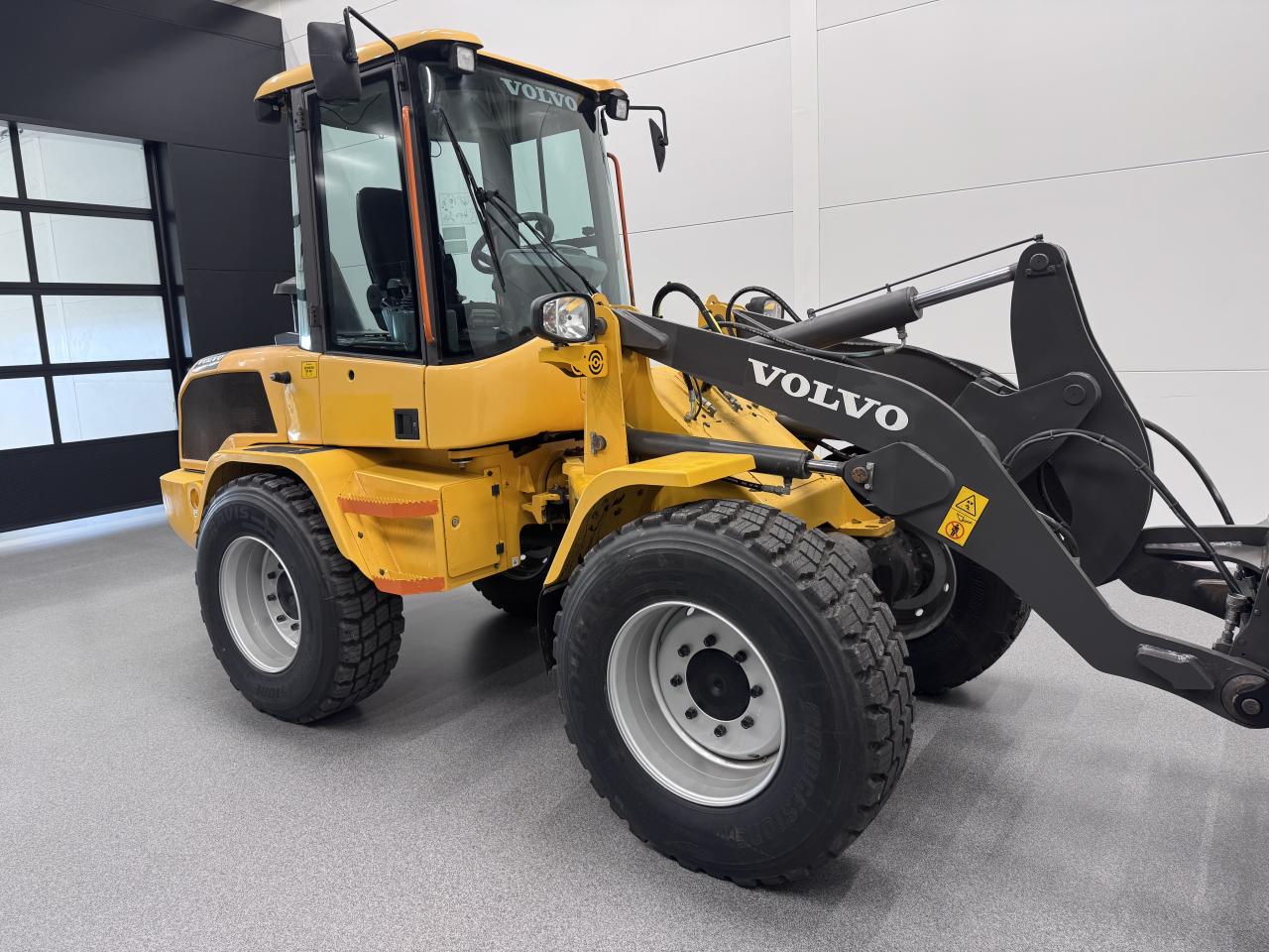 Bild på Volvo L30G med nya snödäck