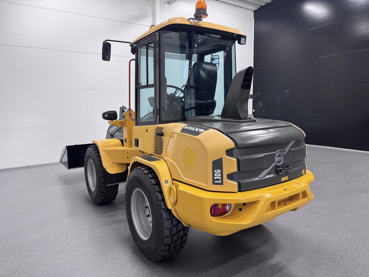 Bild på Volvo L30G med nya snödäck