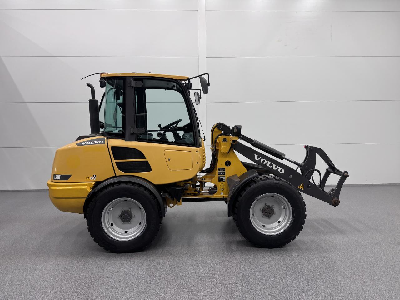 Volvo L20F med nya snödäck