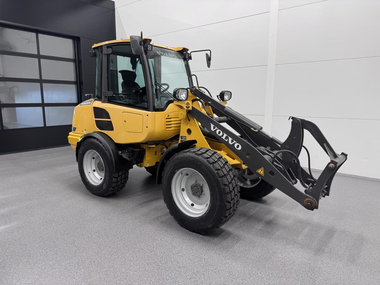Bild på Volvo L20F med nya snödäck
