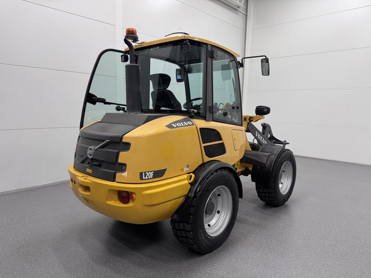 Bild på Volvo L20F med nya snödäck
